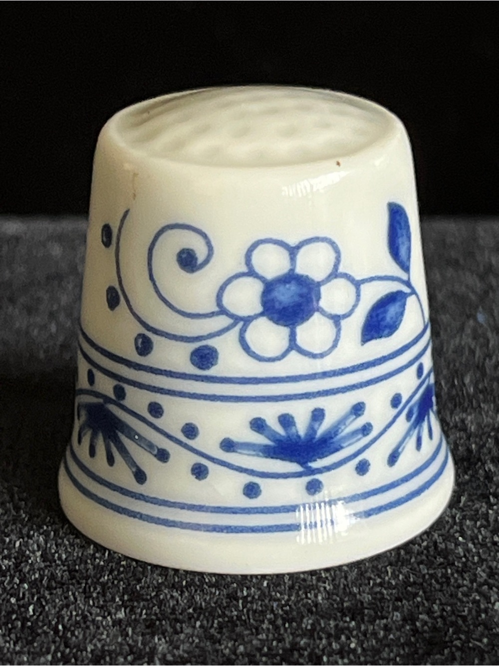 HUTSCHENREUTHER Germany Blue Floral Porcelain Thimble
